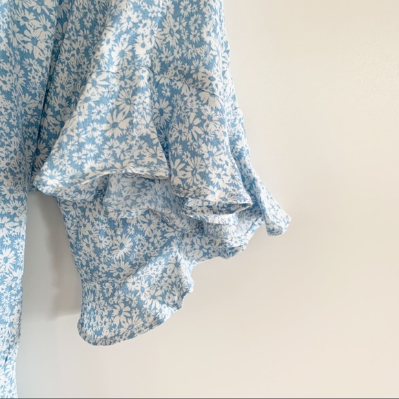 Skylar + Madison Blue and White Floral Romper, Wrap Top, Tie Waist, Size Large - Picture 7 of 8